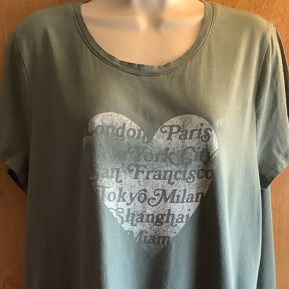 EUC Gap Graphic T-Shirt Size: XL